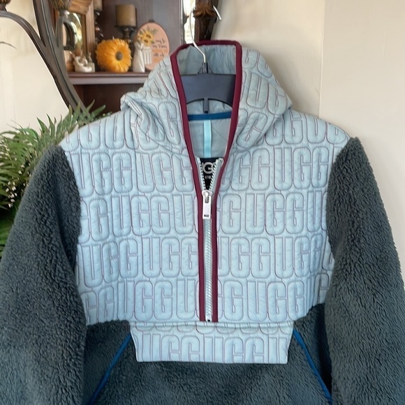 Brand New UGG Iggy Sherpa Half Zip Pullover Fleece Hooded Jacket Green Maroon - Picture 4 of 14